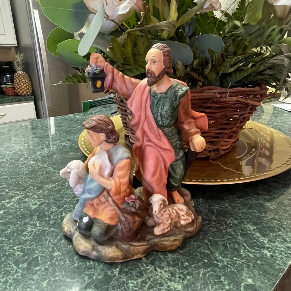 AVON Holiday Treasures Nativity Porcelain Blessed Visitors Shepherds Pre-Owned